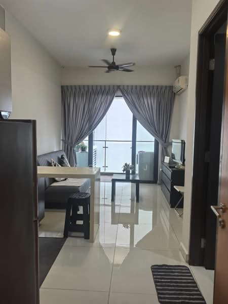 Kondominium untuk Dijual di Amberside @ Country Garden Danga Bay - Tok CJ - Living Room - PropertyGuru.com.my