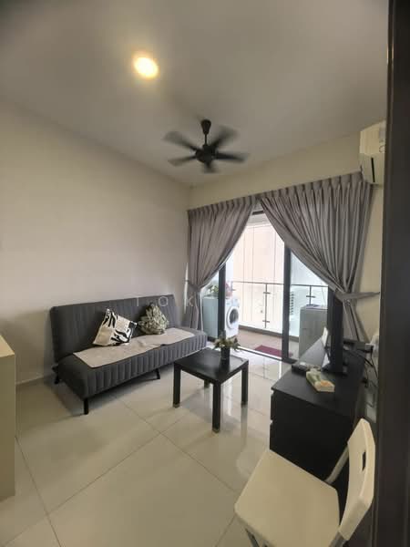 Kondominium untuk Dijual di Amberside @ Country Garden Danga Bay - Tok CJ - Living Room - PropertyGuru.com.my