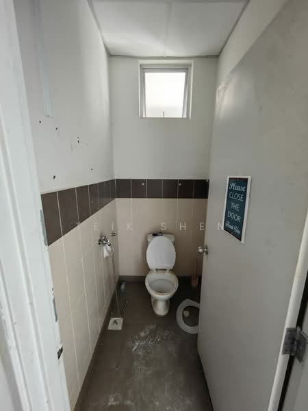 Shop for Sale in Bandar Seri Alam (Masai) - Teik Shen - Bathroom - PropertyGuru.com.my