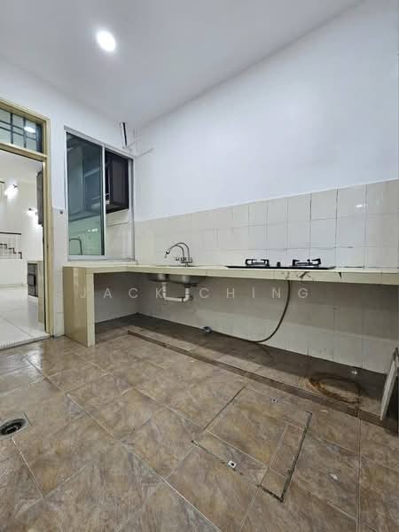 1.5-storey Terraced House for Sale in Taman Impian Emas (Skudai) - Jack Ching - Kitchen - PropertyGuru.com.my