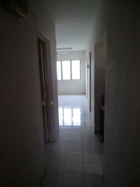 Rumah Flat untuk Disewa di Teratai - Sam Yee - Corridor - PropertyGuru.com.my