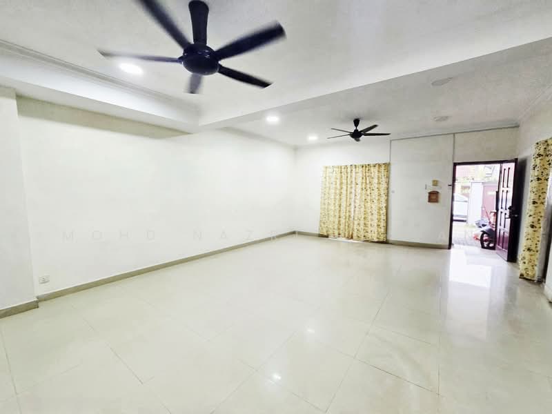 Rumah Teres 2 Tingkat untuk Dijual di Subang Jaya (Selangor) - Mohd Nazri Roslan - Living Room - PropertyGuru.com.my
