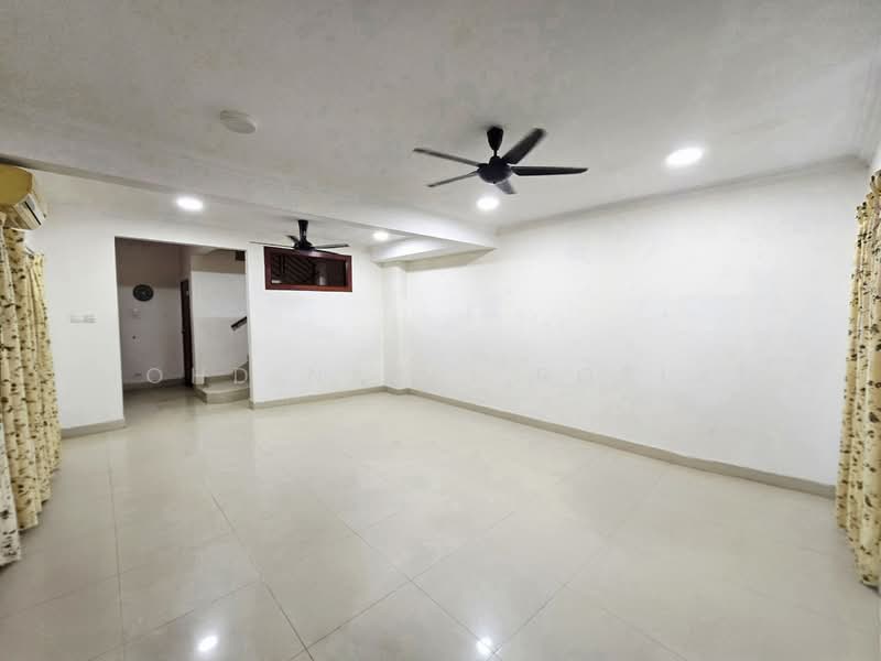 Rumah Teres 2 Tingkat untuk Dijual di Subang Jaya (Selangor) - Mohd Nazri Roslan - Living Room - PropertyGuru.com.my