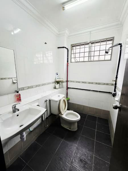 Rumah Teres 2 Tingkat untuk Dijual di Subang Jaya (Selangor) - Mohd Nazri Roslan - Bathroom - PropertyGuru.com.my