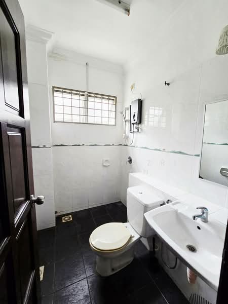 Rumah Teres 2 Tingkat untuk Dijual di Subang Jaya (Selangor) - Mohd Nazri Roslan - Bathroom - PropertyGuru.com.my