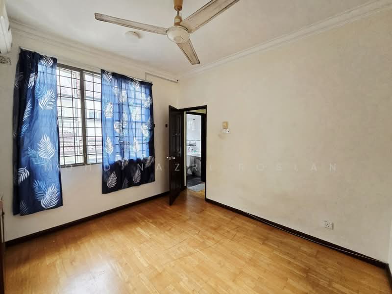 Rumah Teres 2 Tingkat untuk Dijual di Subang Jaya (Selangor) - Mohd Nazri Roslan - Bedroom - PropertyGuru.com.my