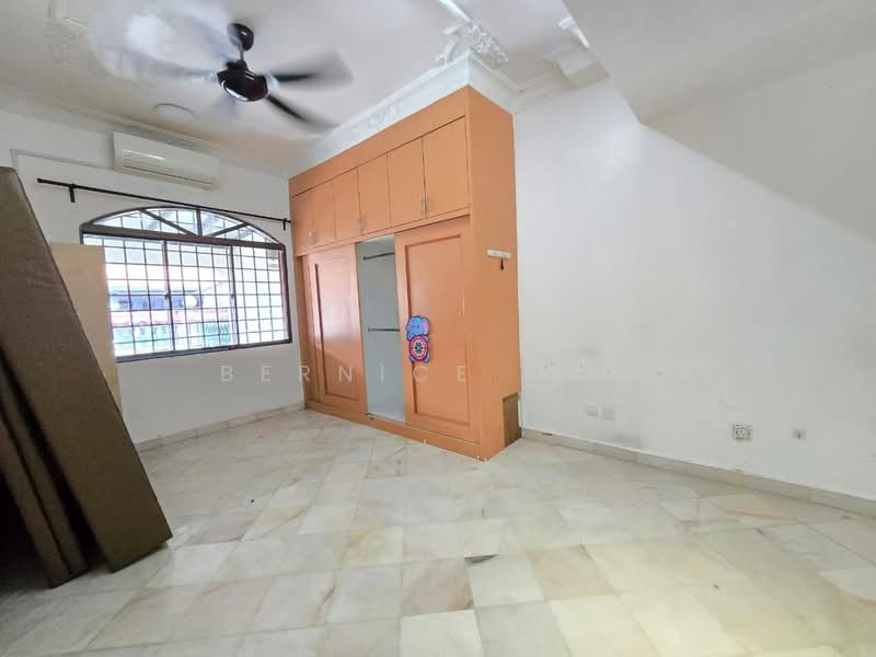 1-storey Terraced House for Sale in Taman Johor Jaya (Johor Bahru) - Bernice Gan - Bedroom - PropertyGuru.com.my