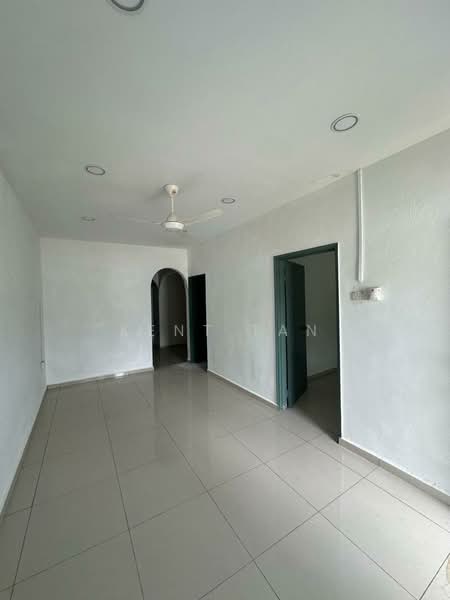 1-storey Terraced House for Sale in Taman Pasir Putih (Pasir Gudang) - Kent Tan - Living Room - PropertyGuru.com.my