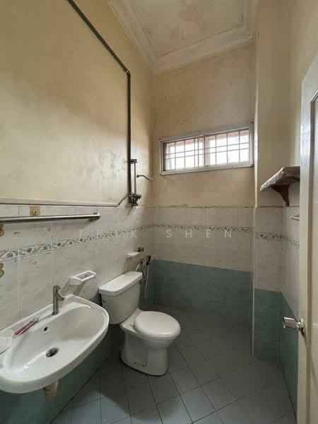 2-storey Terraced House for Sale in Taman Pulai Perdana (Kulai) - Teik Shen - Bathroom - PropertyGuru.com.my