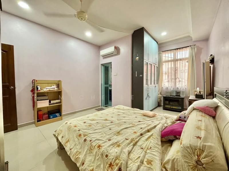 Rumah Teres 2 Tingkat untuk Dijual di Taman Desa Tebrau (Tebrau) - Michelle He - Bedroom - PropertyGuru.com.my