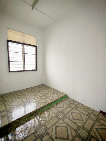 Rumah Teres 2 Tingkat untuk Dijual di Taman Lestari Putra (Seri Kembangan) - Allen Ang - Interior - PropertyGuru.com.my