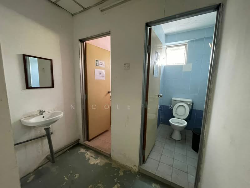 Factory for Sale in Shah Alam (Selangor) - Nicole Ler - Bathroom - PropertyGuru.com.my