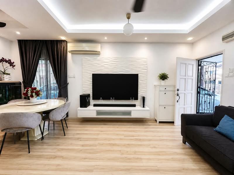 Rumah Kluster untuk Dijual di Setia Alam (Selangor) - Hazwan Hilmi - Living Room - PropertyGuru.com.my