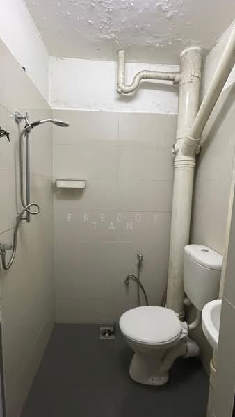 Rumah Flat untuk Dijual di Pusat Bayan - Freddy Tan - Bathroom - PropertyGuru.com.my