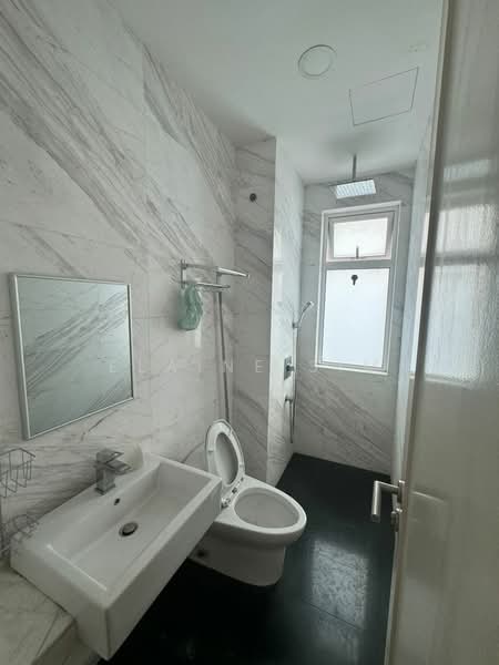 Service Residence for Sale at TriTower Residence @ Johor Bahru Sentral - Elaine Sim - Bathroom - PropertyGuru.com.my