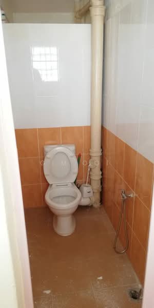 Rumah Flat untuk Dijual di Taman Koperasi Jelutong - Gim Ooi - Bathroom - PropertyGuru.com.my