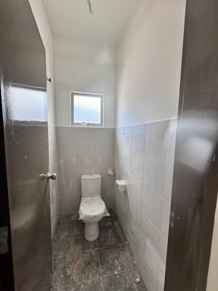 Shop for Rent in Indahpura Industrial Park (Kulai) - Jesy Tey - Bathroom - PropertyGuru.com.my