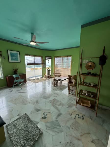 Kondominium untuk Disewa di Bay View Villas - Roy Law - Living Room - PropertyGuru.com.my