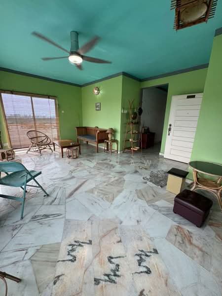 Kondominium untuk Disewa di Bay View Villas - Roy Law - Living Room - PropertyGuru.com.my