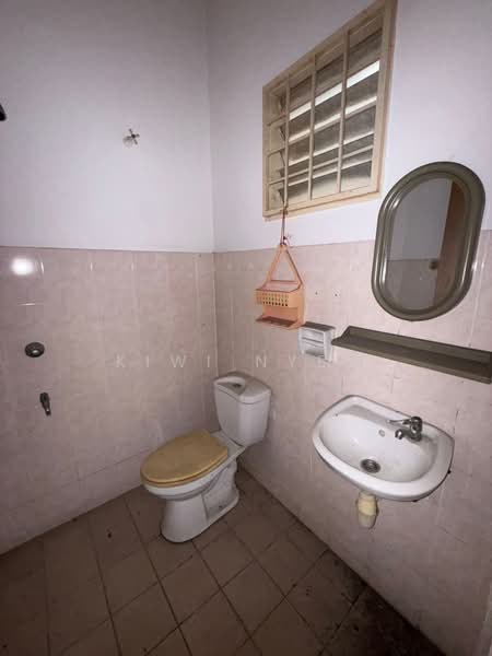 2-storey Terraced House for Sale in Bandar Puchong Utama (Puchong) - Kiwi Nyew - Bathroom - PropertyGuru.com.my