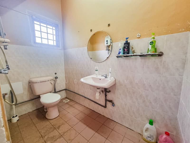 Rumah Banglo untuk Dijual di Sungai Penchala (Kuala Lumpur) - Amruddi Ahmad - Bathroom - PropertyGuru.com.my
