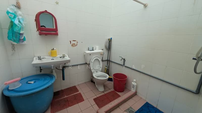 Rumah Teres 2 Tingkat untuk Dijual di Taman Overseas Union (Taman Oug) (Jalan Klang Lama (Old Klang Road)) - Terence Yap - Bathroom - PropertyGuru.com.my