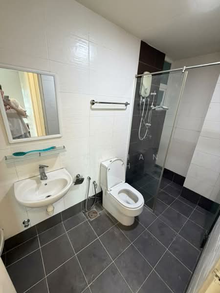 Servis Apartment untuk Disewa di Saville @ Melawati - Jonathan Yeoh - Bathroom - PropertyGuru.com.my
