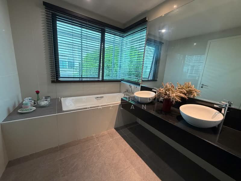 Bungalow for Sale in Cyberjaya (Selangor) - Norsyahidah Razlan - Bathroom - PropertyGuru.com.my