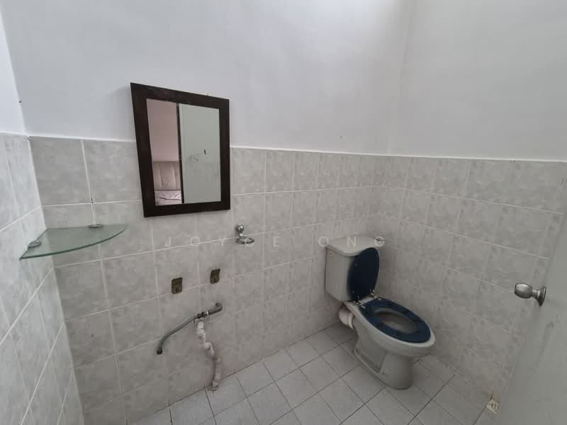 Rumah Teres 1.5 Tingkat untuk Dijual di Taman Pelangi Indah (Ulu Tiram) - Joyce Ong - Bathroom - PropertyGuru.com.my