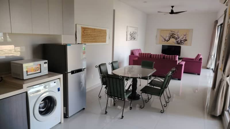 Condominium for Rent at Kings Bay @ Country Garden Danga Bay - Yit Sin - Kitchen - PropertyGuru.com.my