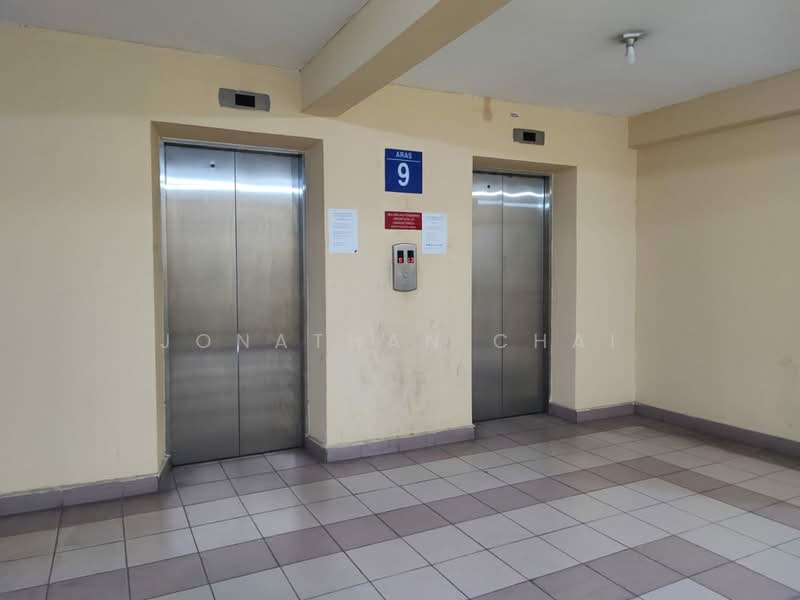 Pangsapuri untuk Disewa di Plaza Metro Prima - Jonathan Chai - Corridor - PropertyGuru.com.my
