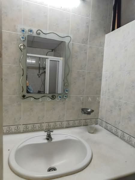 Kondominium untuk Disewa di Marina Bay Condominium - Peggy Tan - Bathroom - PropertyGuru.com.my