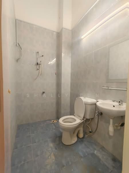 Rumah Teres 2 Tingkat untuk Disewa di Bandar Kinrara (Selangor) - Shally Pun - Bathroom - PropertyGuru.com.my