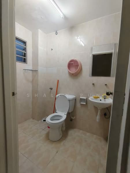 Rumah Teres 2 Tingkat untuk Disewa di Bandar Kinrara (Selangor) - Shally Pun - Bathroom - PropertyGuru.com.my