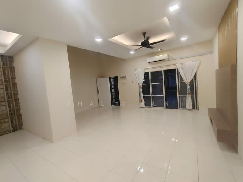 Rumah Teres 2 Tingkat untuk Disewa di Bandar Kinrara (Selangor) - Shally Pun - Living Room - PropertyGuru.com.my
