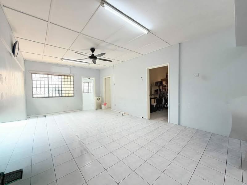 Apartment for Sale at Pangsapuri Subang Suria - Isfarizal fazz - Living Room - PropertyGuru.com.my