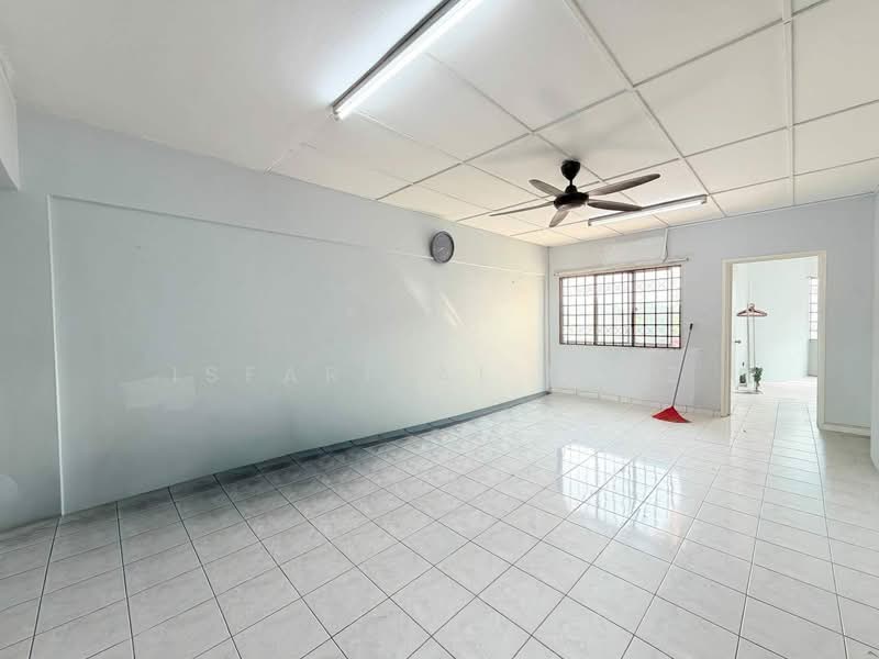 Apartment for Sale at Pangsapuri Subang Suria - Isfarizal fazz - Living Room - PropertyGuru.com.my