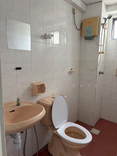 Apartment for Rent at Anjung Hijau (Greenfields) - Vincent Chye - Bathroom - PropertyGuru.com.my
