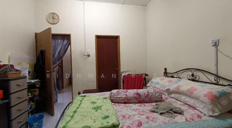 1-storey Terraced House for Sale in Taman Impian Bukit Naga (Shah Alam) - Ridhwan Razak - Bedroom - PropertyGuru.com.my