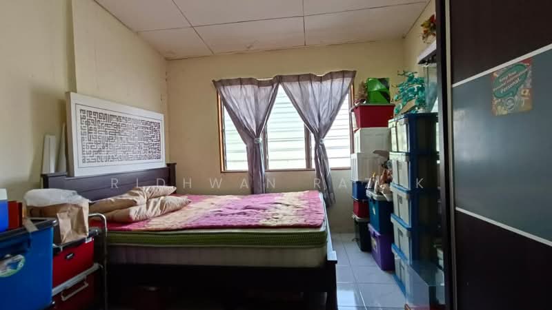 1-storey Terraced House for Sale in Taman Impian Bukit Naga (Shah Alam) - Ridhwan Razak - Bedroom - PropertyGuru.com.my