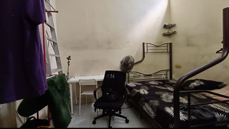 1-storey Terraced House for Sale in Taman Impian Bukit Naga (Shah Alam) - Ridhwan Razak - Bedroom - PropertyGuru.com.my