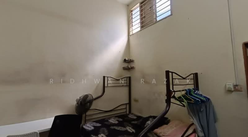 1-storey Terraced House for Sale in Taman Impian Bukit Naga (Shah Alam) - Ridhwan Razak - Bedroom - PropertyGuru.com.my