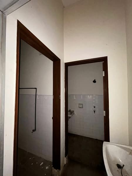 Kedai untuk Disewa di Taman Daya (Johor Bahru) - Luis Lim - Bathroom - PropertyGuru.com.my
