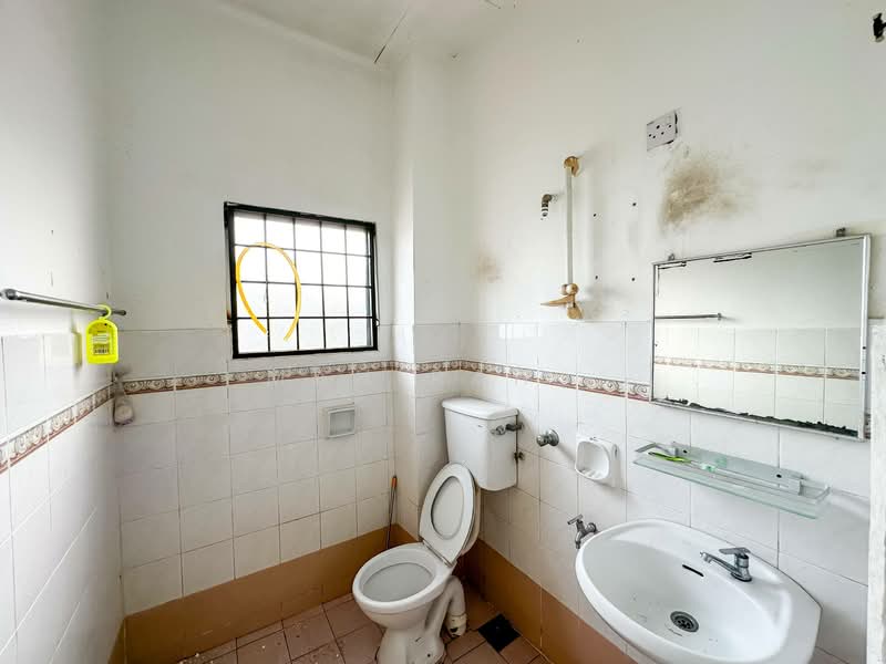 2-storey Terraced House for Sale in Taman Kajang Prima (Kajang) - Mahirah . - Bathroom - PropertyGuru.com.my