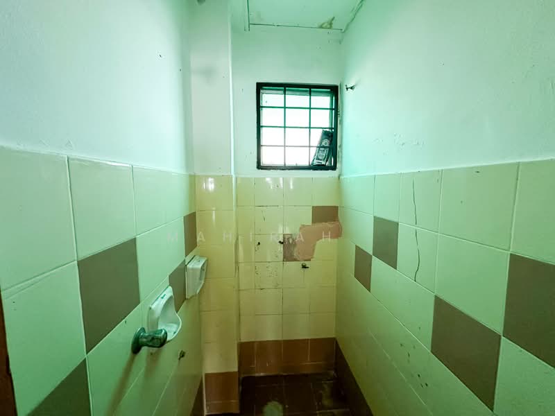 2-storey Terraced House for Sale in Taman Kajang Prima (Kajang) - Mahirah . - Bathroom - PropertyGuru.com.my