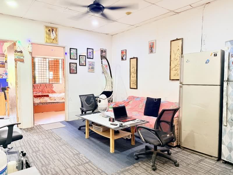 Shop for Sale in Pandan Cahaya (Pandan Indah) - FARAH YUSUF - Living Room - PropertyGuru.com.my