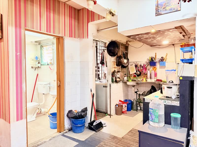 Shop for Sale in Pandan Cahaya (Pandan Indah) - FARAH YUSUF - Bathroom - PropertyGuru.com.my