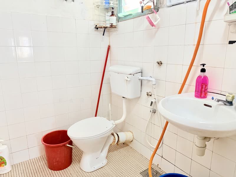 Shop for Sale in Pandan Cahaya (Pandan Indah) - FARAH YUSUF - Bathroom - PropertyGuru.com.my