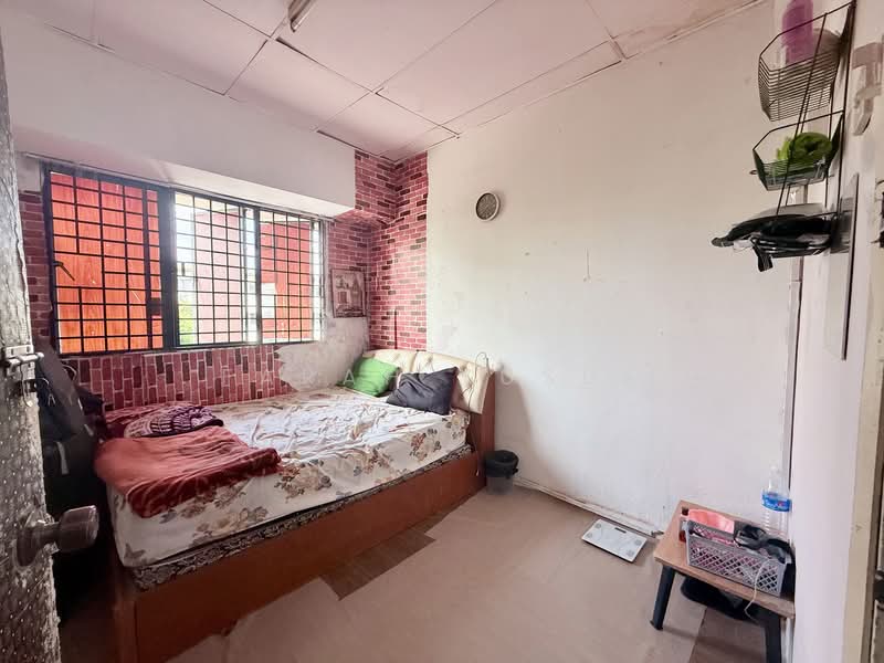 Shop for Sale in Pandan Cahaya (Pandan Indah) - FARAH YUSUF - Bedroom - PropertyGuru.com.my