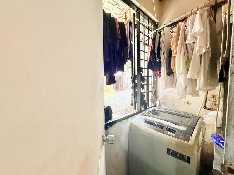 Shop for Sale in Pandan Cahaya (Pandan Indah) - FARAH YUSUF - Interior - PropertyGuru.com.my